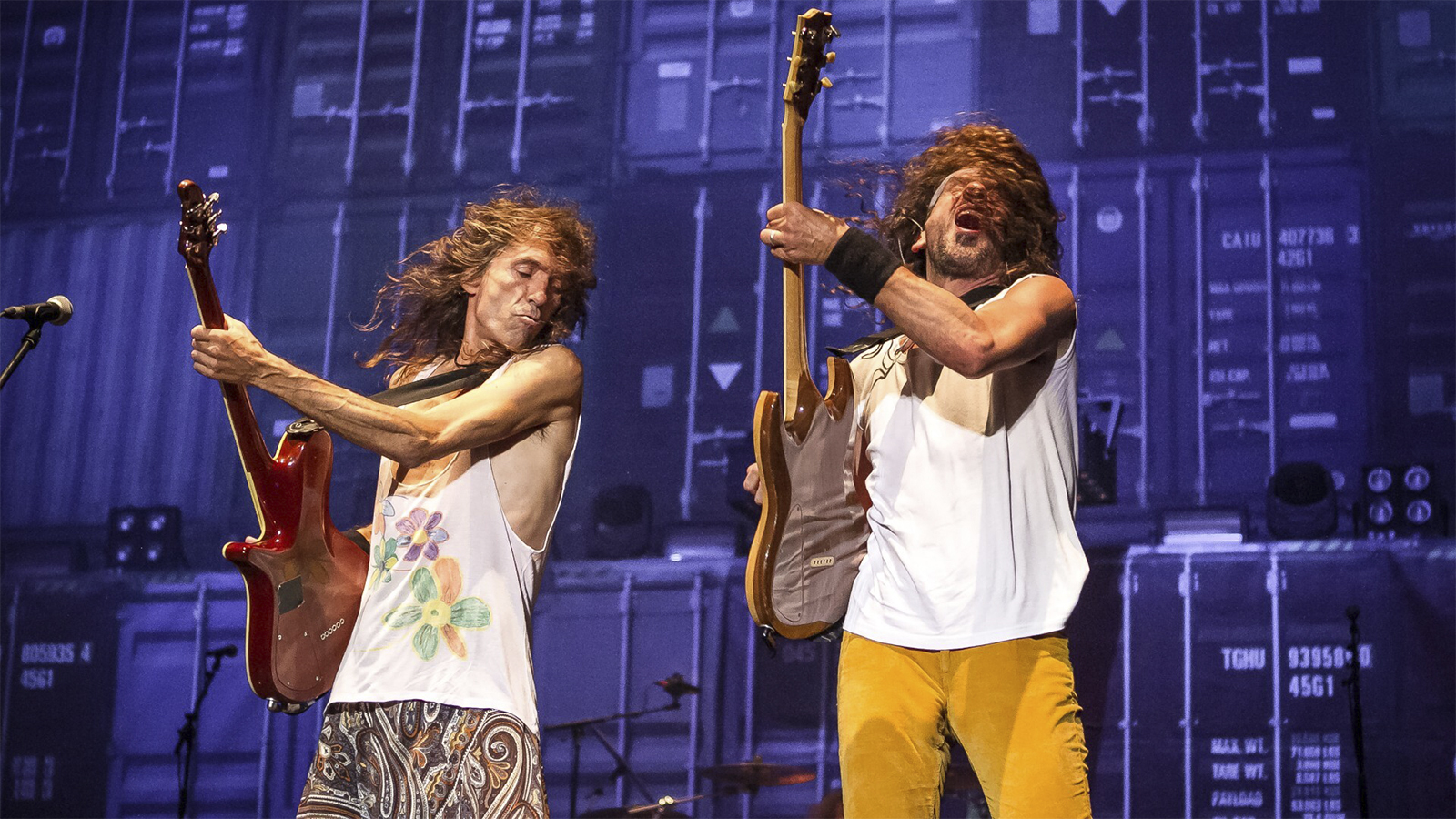 robe tocando